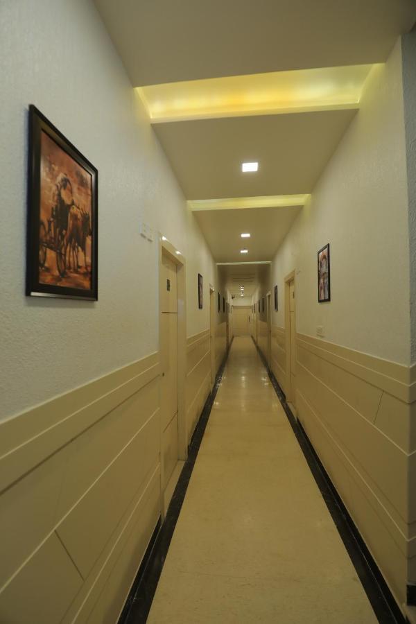 Hotel Sahib'S Red Carpet - The Family & Corporate Hotel อัครา ภายนอก รูปภาพ